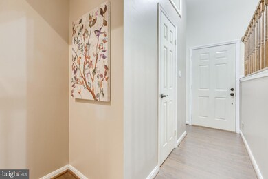 2986 Mission Square Dr, Fairfax, VA 22031 - photo 2