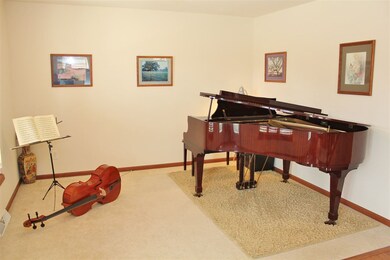 8826 White Coral Way, Middleton, WI 53562 - photo 6