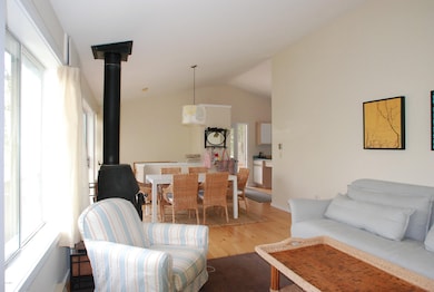 LIVING/DINING