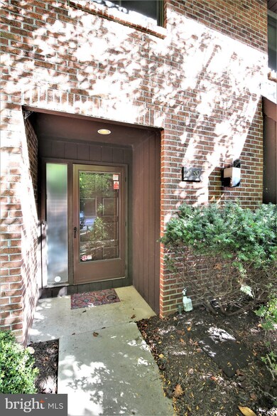 2139 Chapel Valley Ln, Lutherville Timonium, MD 21093 - photo 4