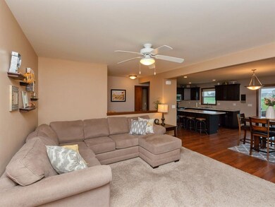 3221 Breyer St SW unit B, Cedar Rapids, IA 52404 - photo 3