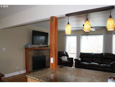 723 E 19th St, the Dalles, OR 97058 - photo 7