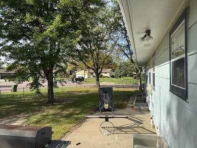 540 18th St SW, Huron, SD 57350 - photo 4