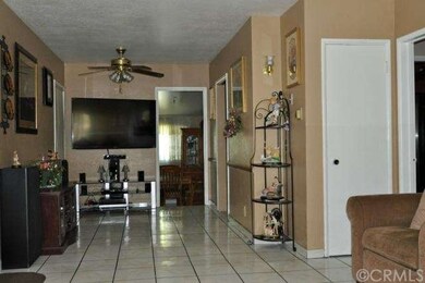 LIVING ROOM 1