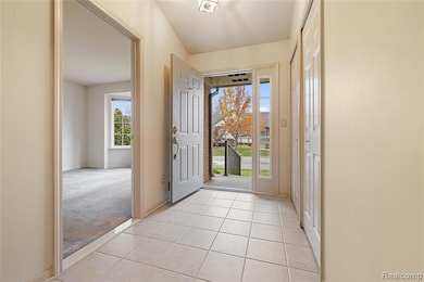 1885 Wexford Cir unit 10, Ypsilanti, MI 48198 - photo 3