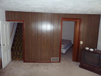 living room/bed door/stairs<|><|>