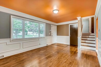 5026 Tamarack Boulevard-large-006-3-Livi