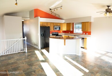Kitchen & Breakfast bar