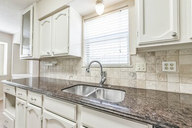 16422 Hibiscus Ln, Friendswood, TX 77546 - photo 6