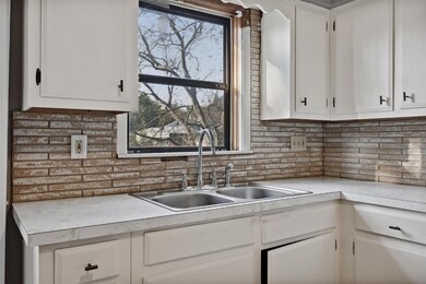 3019 Elaine Dr NW, Cedar Rapids, IA 52405 - photo 7