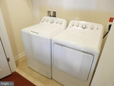 42287 Lancaster Woods Square, Chantilly, VA 20152 - photo 6