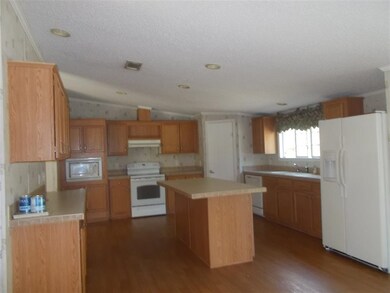 348 Emerald Acres Dr, Crawfordville, FL 32327 - photo 2