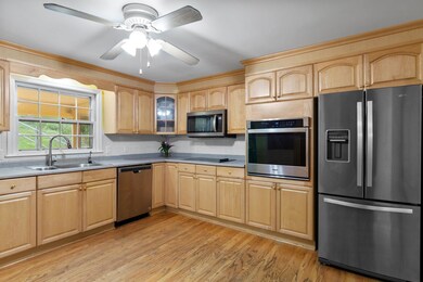 82 Wire Rd, MerriMacK, NH 03054 - photo 3