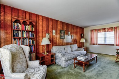 002_Living Room
