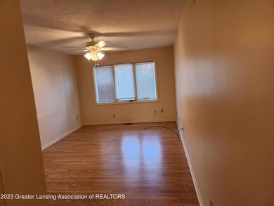 7208 Medallion Dr unit 34, Lansing, MI 48917 - photo 3