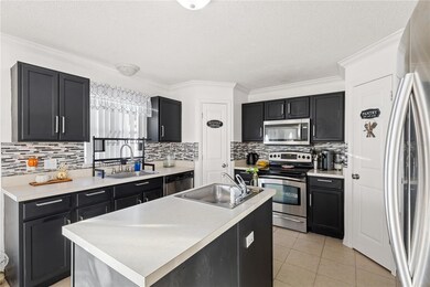 633 Lobelia Dr, Davenport, FL 33837 - photo 5