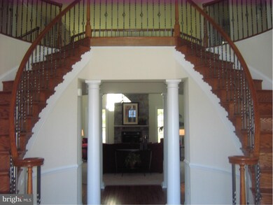 4706 Ashby Ct, Ellicott City, MD 21042 - photo 2