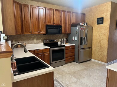 7978 Lawrence Woods Ct, Indianapolis, IN 46236 - photo 7