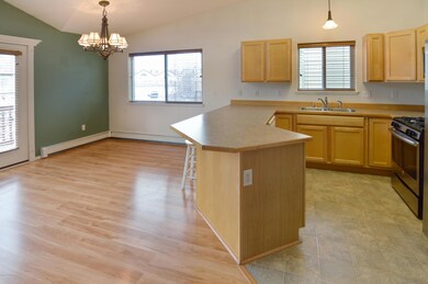 Kitchen & Dining