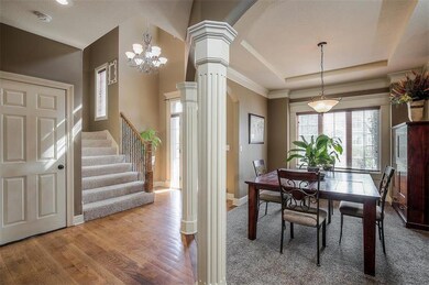 FORMAL DINING WITH CUSTOM TOUCHES