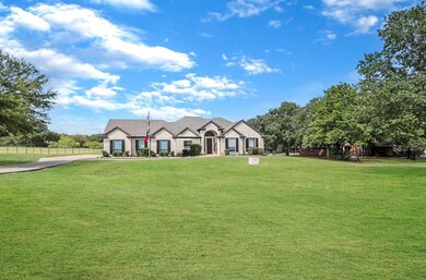 195 Lost Oak Dr, Azle, TX 76020 - photo 3