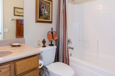 Guest bathroom tub/shower