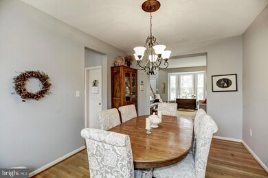 3002 Oak Pond Ct, Fairfax, VA 22031 - photo 5