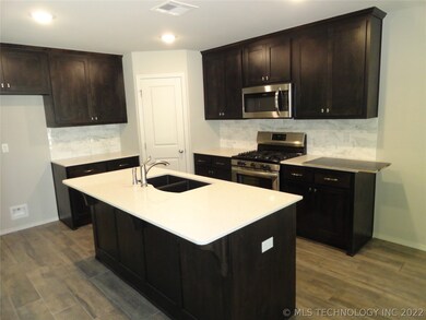 3808 S 33rd St, Broken Arrow, OK 74014 - photo 2