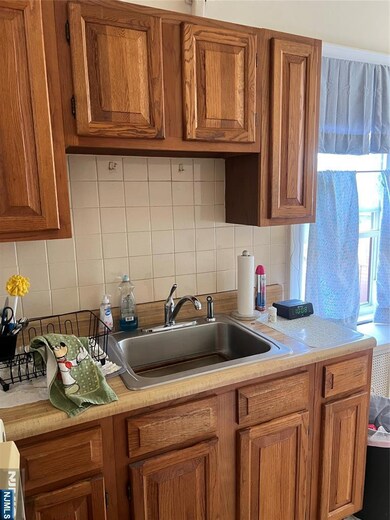 582 Saint Pauls Ave unit 2, Cliffside Park, NJ 07010 - photo 5