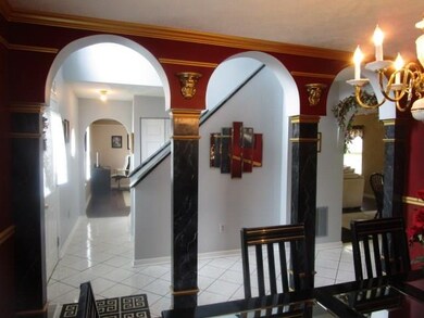 Pillars From Dining Room to Entry
