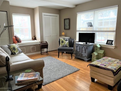 Spacious living room