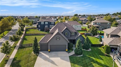 16488 S Summertree Ln, Olathe, KS 66062 - photo 2