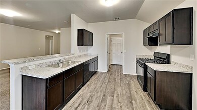 1911 Oak Tree Ct, Shawnee, OK 74804 - photo 6