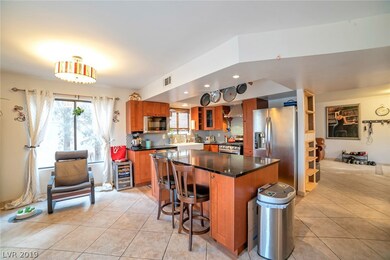 2824 Edge Rock Cir, Las Vegas, NV 89117 - photo 3