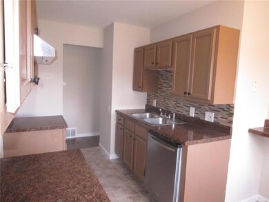 10800 Hallwood Dr, Saint Louis, MO 63136 - photo 3