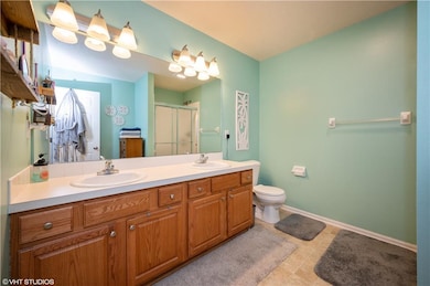 en suite 3/4 MBA with double vanity, shower.