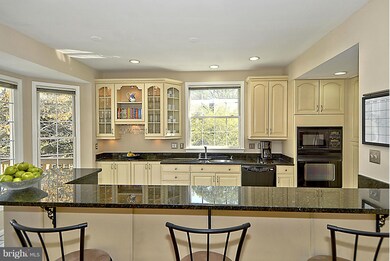 3108 Sutherland Hill Ct, Fairfax, VA 22031 - photo 3