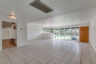 2. OPEN AND LIVING ROOM WITH PANORAMIC V