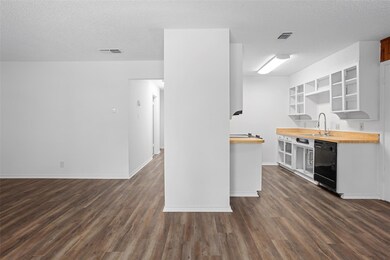 617 Hallvale Dr, Fort Worth, TX 76108 - photo 2