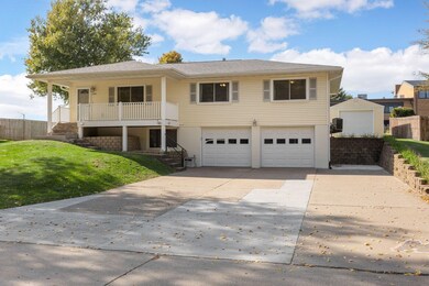 2210 Imperial Oaks Dr, Muscatine, IA 52761 - photo 3