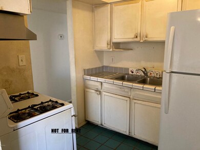 8114 W Avalon Dr, Phoenix, AZ 85033 - photo 5