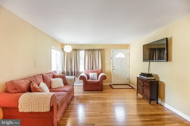 5916 Mustang Dr, Riverdale, MD 20737 - photo 5