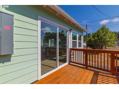 1175 N Dean St, Coquille, OR 97423 - photo 7