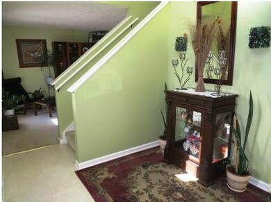 Entry/Foyer.