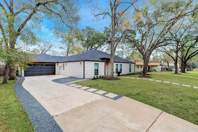 838 Saint Francis Ln, Houston, TX 77079 - photo 2