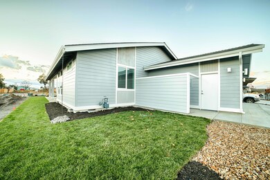 708 NW Rimrock Dr, Redmond, OR 97756 - photo 4