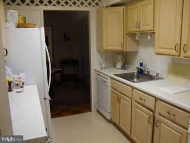 7521 Spring Lake Dr unit C1, Bethesda, MD 20817 - photo 7