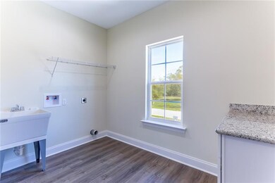 Lrg laundry room