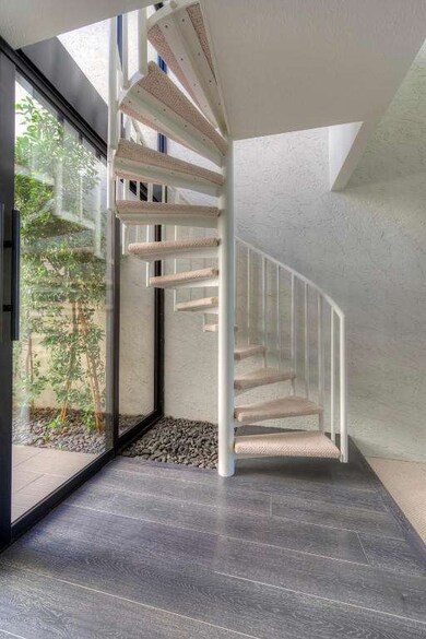 004_Spiral Staircase