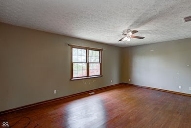 305 Cardinal Dr, Whiteland, IN 46184 - photo 6